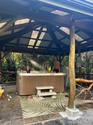 Zimli chalt gsi, drum im Hot Tub go ufwärme.