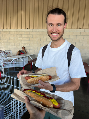Nachem Costco im Hungerloch gsi! haha, denkt es sind so chlini Ikea Hotdogs... öppe drüümal so gross :'D