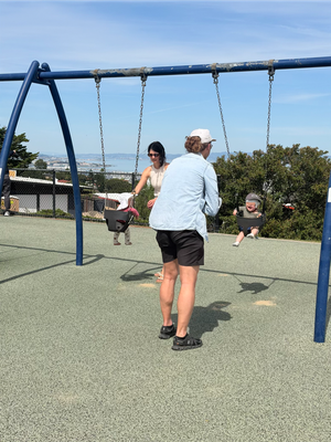 On the swing with Dad, und näbet mir min erstä Schwarm :P