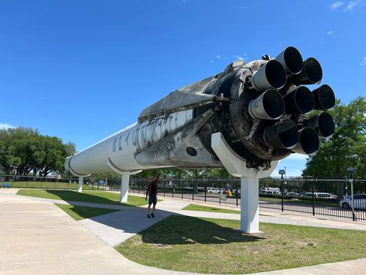 SpaceX Rakete - die erst wo uf de "Füess" glandet isch... hilft, dasmers cha wieder verwände!