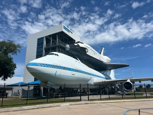 Space Shuttle, mit dem hends früehner Lüüt is Weltall bracht für e churzi Ziit!