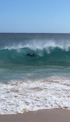 Am Stee sind Versuech mitem Bodyboard