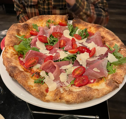4 verschiedeni Pizzaöfe mit verschiedene Temperature, verschiedeni Tomatesauce und Teig! Das womer gwählt hend; Waaahnsinnig fein gsi :D