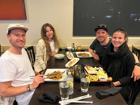 Znacht im gliche Resti wie scho gest, glaub au s'einzig guete da; Kobe Steakhouse in Redding, oder so :D