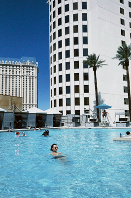 E Abchüehlig isch de Hotelpool zwar nöd gsi, aber trotzdem ahgnähm :)