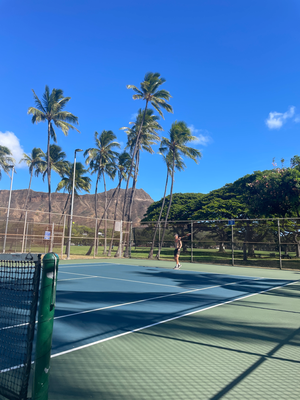 Zum Namittagssnack Tennis und denn Meer