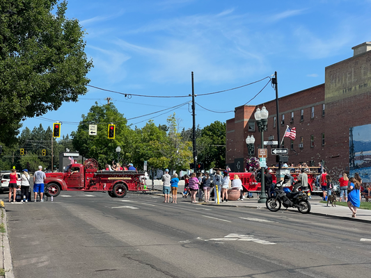 Die verhängnisvolli 4th of July Parade wo eus de Useweg us de Klamath Falls erschwärt het..