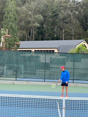 Sunday Tennis - dä Fäbe voll motiviert und en richtige Farbtupf ah dem Näbeltag...