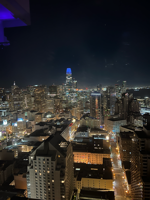 Mit de Hana zum erste mal ufere Bar neumeds wiiiit obe gsi - Cityscape