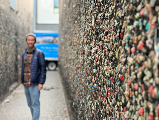 Kaugummi Alley in SLO (San Luis Obispo) - hin- und hergrisse ebs mega lustig oder super gruusig oder beides isch :D