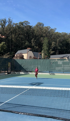 Tennis im T-Shirt - so warm gsi!