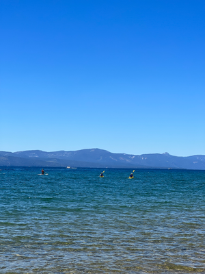 Nevada Beach mit ere Rundi Kayak für d'Manne während d'Jasi glärnt het und d'Dési chrank im Bettli gläge isch... :(