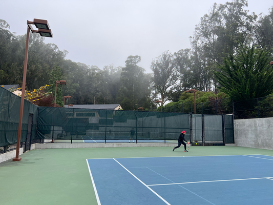 Mängsmal Tennis im Nebel Karl bi weniger ;)