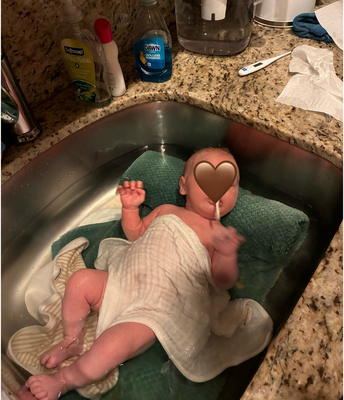 Zum Glück frisch badet - da lohnt sichs ja gad no is Wasser chötzlä, damit de Elterä ä sicher d'Arbet nöd usgaht :P