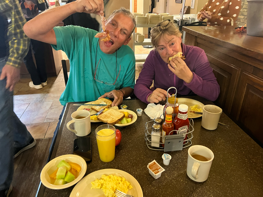 Zmorge-Buffet mit Rüehrei und Speck  im Best Western Plus Bryce Canyon- mer hend eus vo inne ufgwärmt...