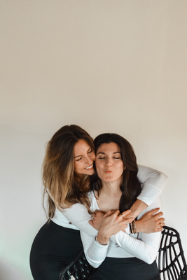 <3