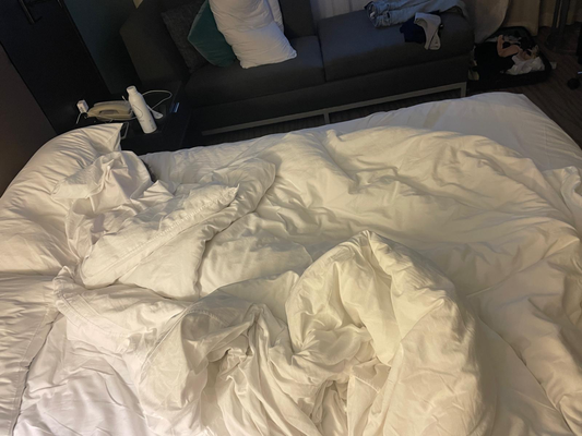 wenn de Fäbe am Morge amel zum Hotelzimmer usgloffe isch zum go schaffe und sich nöd sicher xi isch, eb ez d'Jasi no da isch oder nöd :D