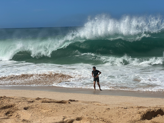 D'Waimea Bay - chli makaber gsi zum det hocke und luege wie all Lüüt die riise Wälle unterschetzäd und denn Hilf bruuched zum zum Wasser usecho :O