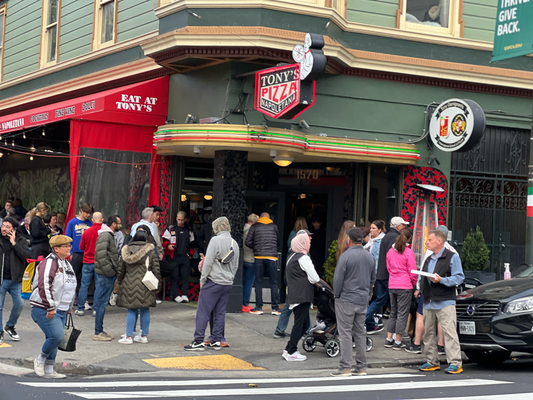 Tony's- anschinend di best Pizzeria ihde Stadt, drum häts IMMER ä Schlange!