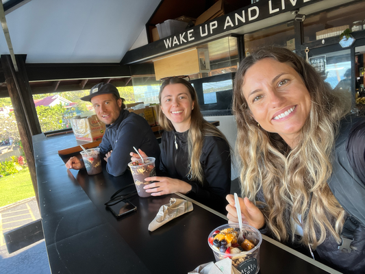 Gad als ersts e Acai Bowl gholt - d'Lauri isch überrascht worde ab de grössi "Large" :D
