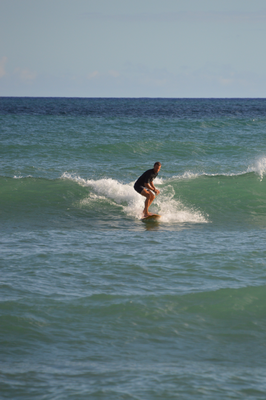 Fritignami isch Surfe am White Plains Beach ahgseit gsi!