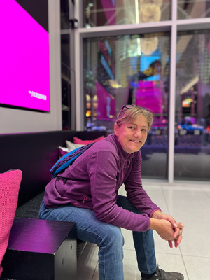 Allererste Stop nachem Ihchecke, T-Mobile > Handyabo für de Papi. S'Mami het sich defür am Farbschema ahpasst ;)