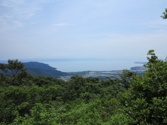 琵琶湖が霞んでいる