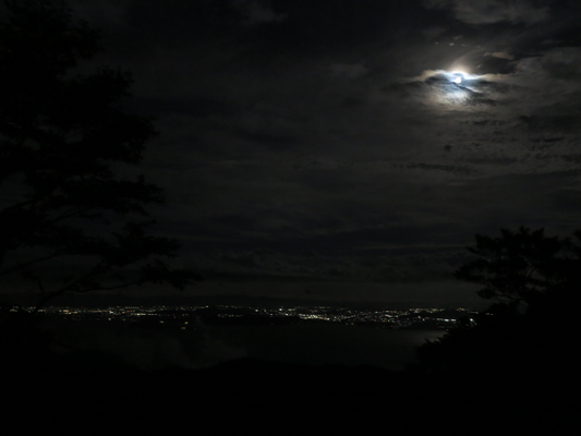 満月と夜景