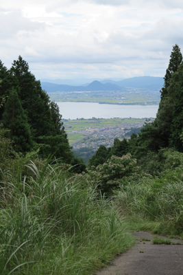 琵琶湖を見ながら下山