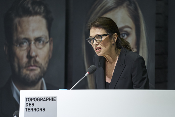 Bildrechte: Jürgen Kramer: Iris Berben, Schauspielerin, Unterstützerin des Projekts, liest aus dem Buchbeitrag von Mosche Dagan vor