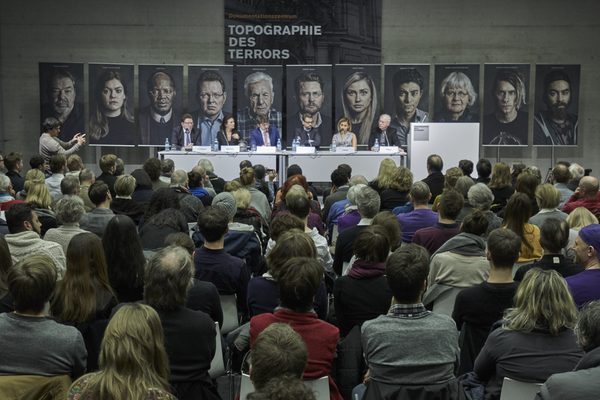 Bildrechte: Jürgen Kramer: Berlin 25.02.2016 - Eine Veranstaltung des Vereins Gesicht Zeigen! – Für ein weltoffenes Deutschland und des Europa Verlags, mit Unterstützung der Stiftung Topographie des Terrors