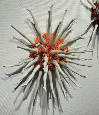 MOULIN ROUGE 1 2023 Glasiertes Porzellan, Dichtstoffe Orange   ca. 40 x 20 cm