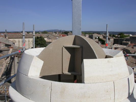 Restitution d'une tour d'escalier à dôme et du haut d'une tour octogonale crénelée en pierre de Beau lieu, Hôtel de la Monnaie, Uzès, Gard