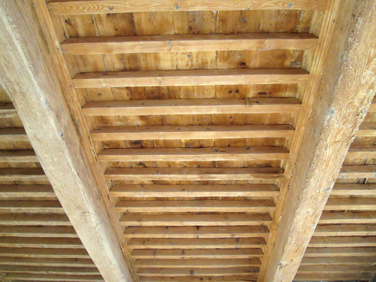 Elimination par sablage des couches de peinture sur un plancher à la française dans le Secteur Sauvegardé d'Uzès (30)