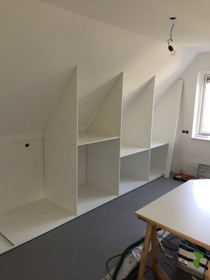 schuifkastinterieur onder schuin dak