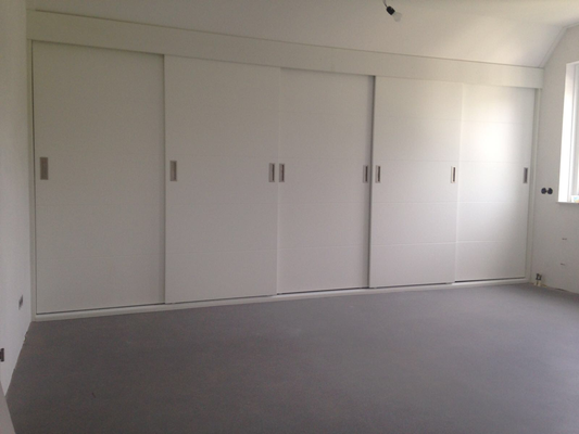 Maatkast met schuifdeuren