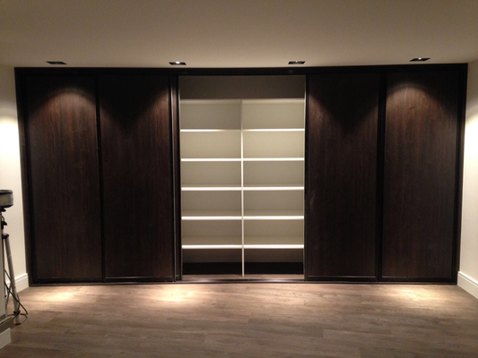 kast met schuifdeuren