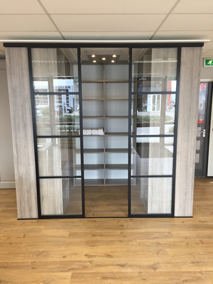 inloopkast met taatsdeuren