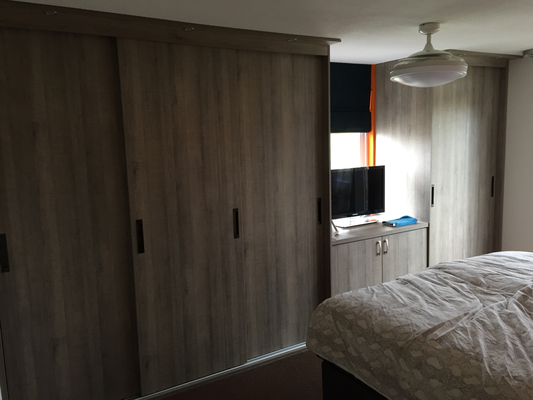 Kast op maat met schuifdeuren