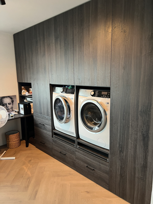 Wasmachinekast op maat in donker eiken