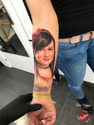 farbportrait tattoo tochter