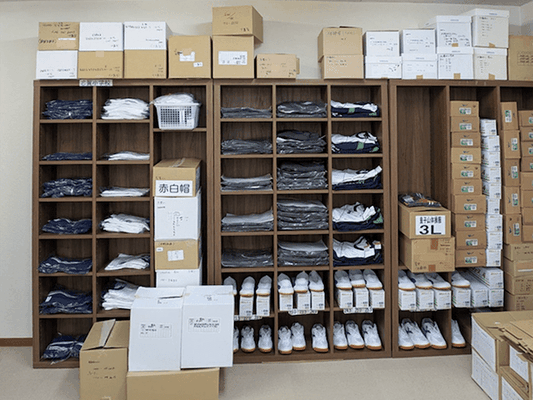 滋賀菅公学生服 大津支店 陳列棚