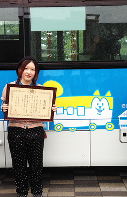 ラッピングバス カラーデザイン授賞式（個人写真）