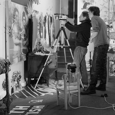 Enter_the_Amazing_Virginia_Vice_Shopel_2009__Installation_Aktion_mit_G_Kattke__Opera_North_Leeds_England__copyright Wassermann_Baxmann