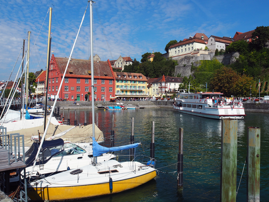 Die Personenschiffe der Weißen Flotte verkehren von hier aus zu zahlreichen Zielen am Bodensee einschließlich der Schweiz, Österreich und des Untersees.