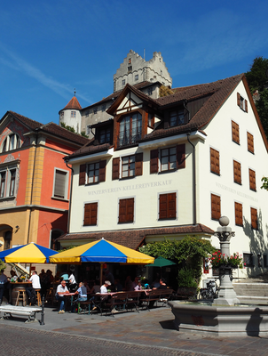 Meersburg ist auch für seinen Wein bekannt. Er kann natürlich in zahlreichen Weinstuben getrunken werden.