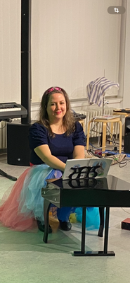 Mirjam Waser am Toy Piano, Foto: Liss Geißler