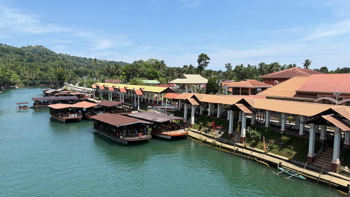Anlegestelle für die bekannten Flussfahrten mit Buffet