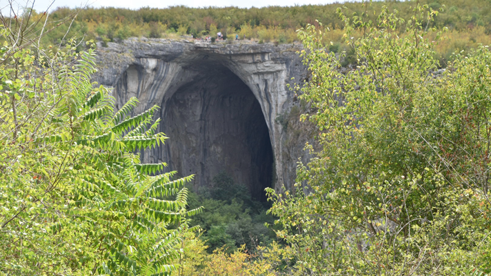 Eingang zur Prohodna Höhle