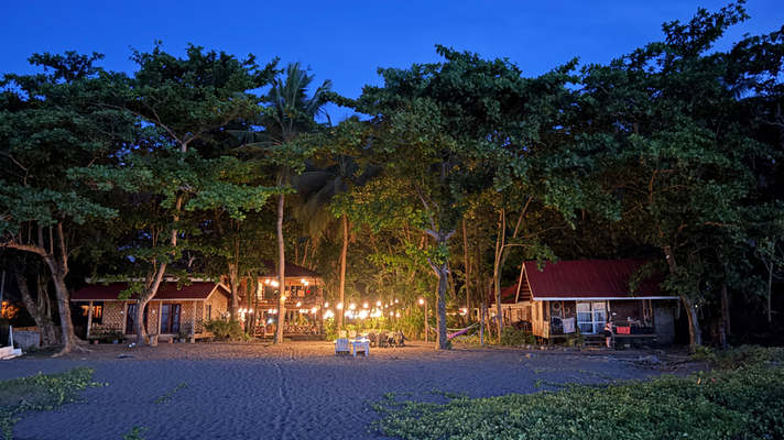 Unsere Unterkunft by night